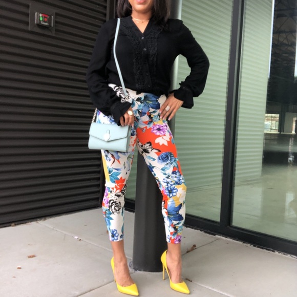 Ivory + blue multicolor floral print leggings - Picture 2 of 8